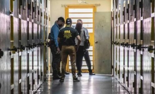 Intentó ingresar droga al penal de Bouwer escondiéndola en la ropa de su bebé | Córdoba