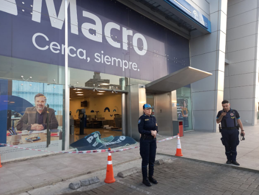 Perdió el control de su camioneta y se estrelló contra un banco | Córdoba