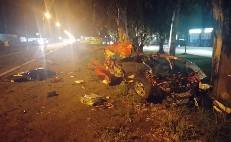 Impactante choque entre un auto y un camión en Córdoba: murió un hombre de 66 años | Córdoba