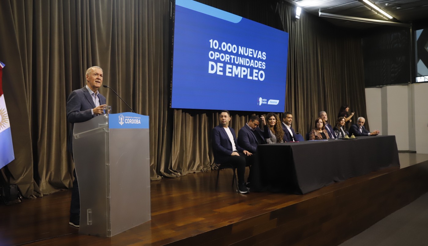 Schiaretti lanzó el programa XMÍ con 10.000 oportunidades de empleo y formación | Córdoba