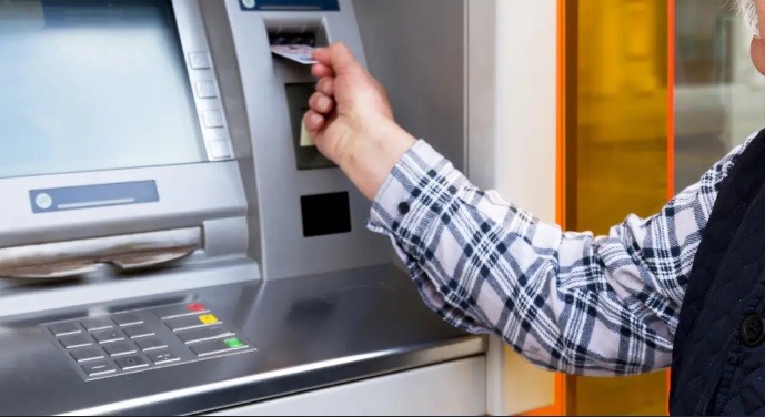 Jubilados y pensionados cobran la ultima cuota del bono de $15.000 | Actualidad