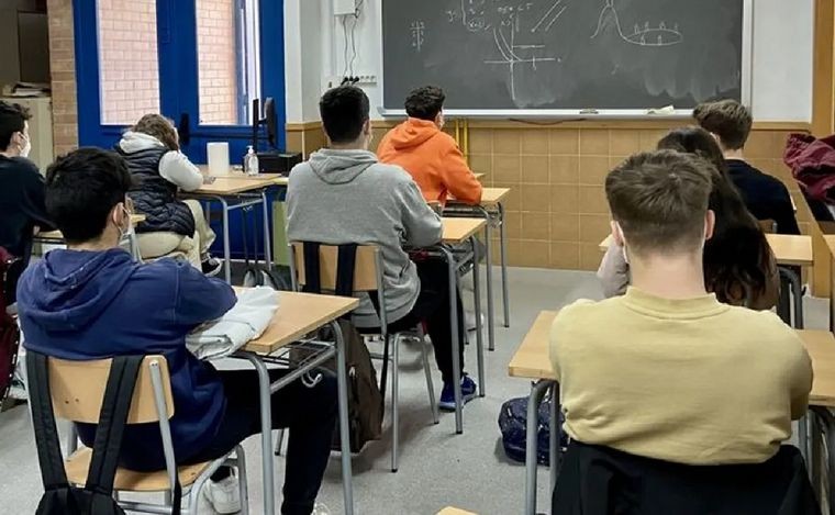 Denuncian que un profesor ahorcó a un alumno hasta que convulsionó y se desmayó | Actualidad