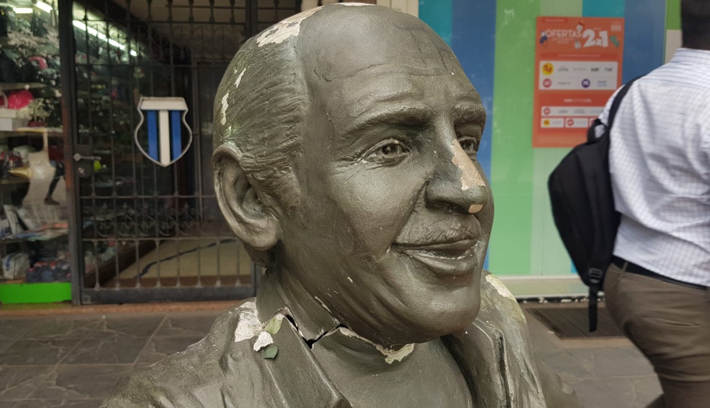 Vandalizan escultura del histórico presidente de Talleres, Amadeo Nuccetelli, en Córdoba | Córdoba
