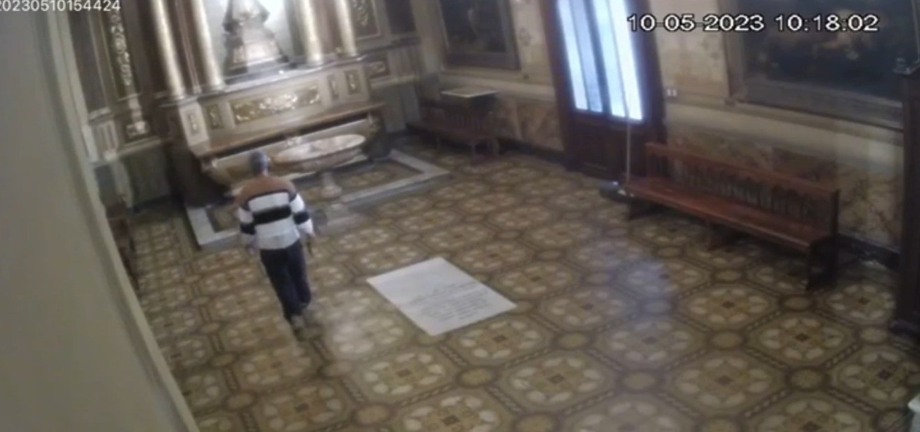 Video: así fue el robo de la corona de la Virgen Nuestra Señora de Nieva de la Catedral de Córdoba | Córdoba