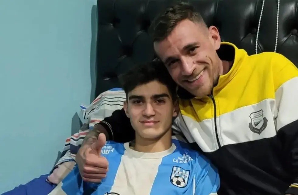 La rápida acción del DT rival evita tragedia en partido de fútbol cordobés | Córdoba