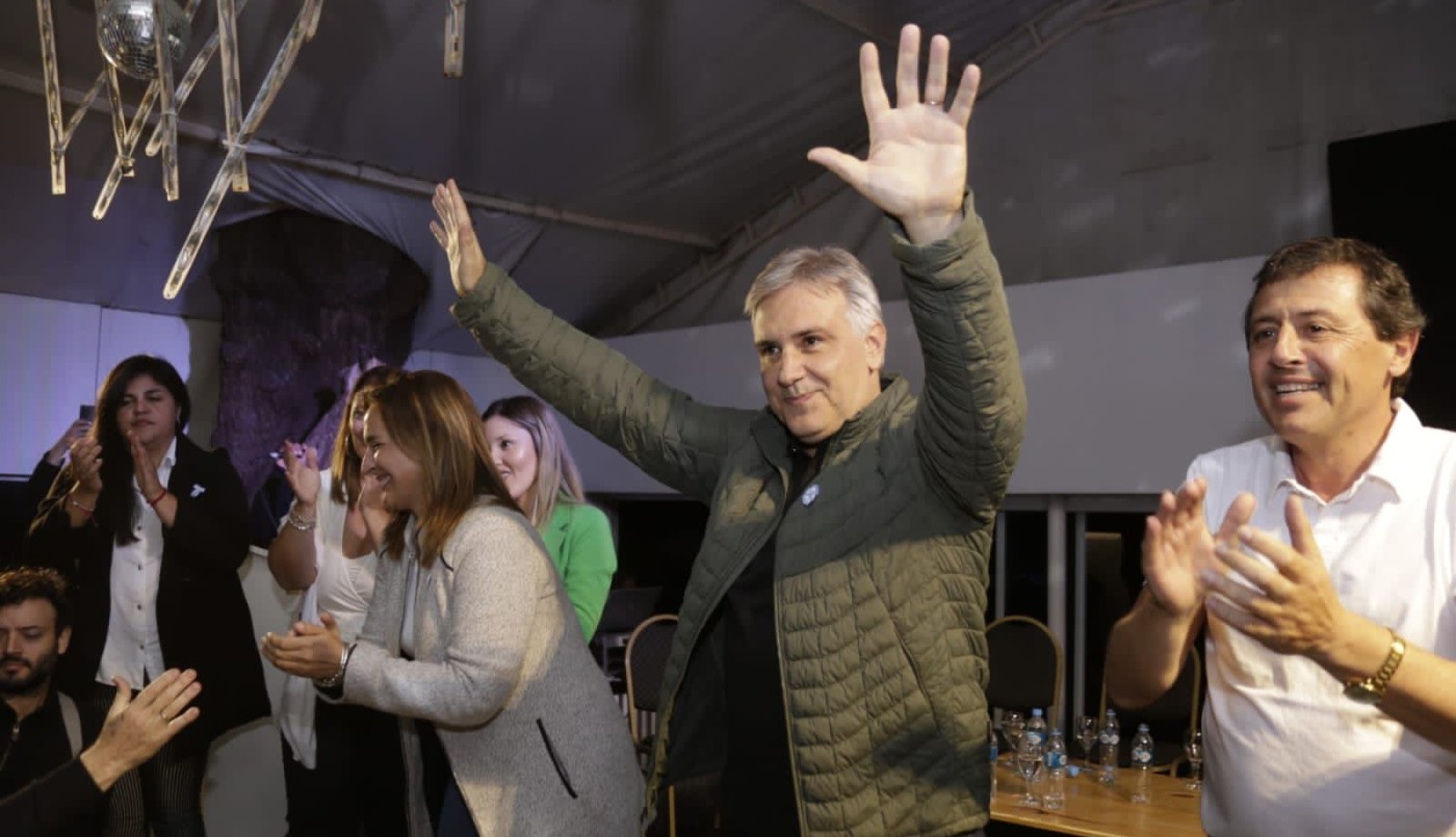 Martín Llaryora en campaña pidió "sacarse la camiseta partidaria" | Córdoba