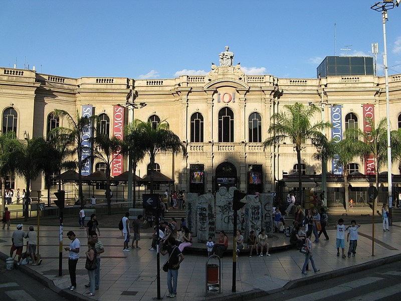 Apuñalaron a un joven para robarle el celular frente a Patio Olmos | Actualidad