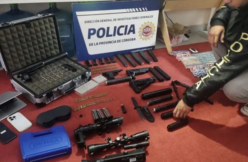 Denunció a su vecino porque le dejaba casquillos de bala en la puerta de su casa y encontraron un arsenal | Actualidad