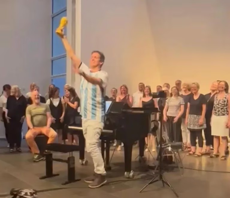 De no creer: un argentino hizo cantar “muchachos” a un coro alemán | Córdoba