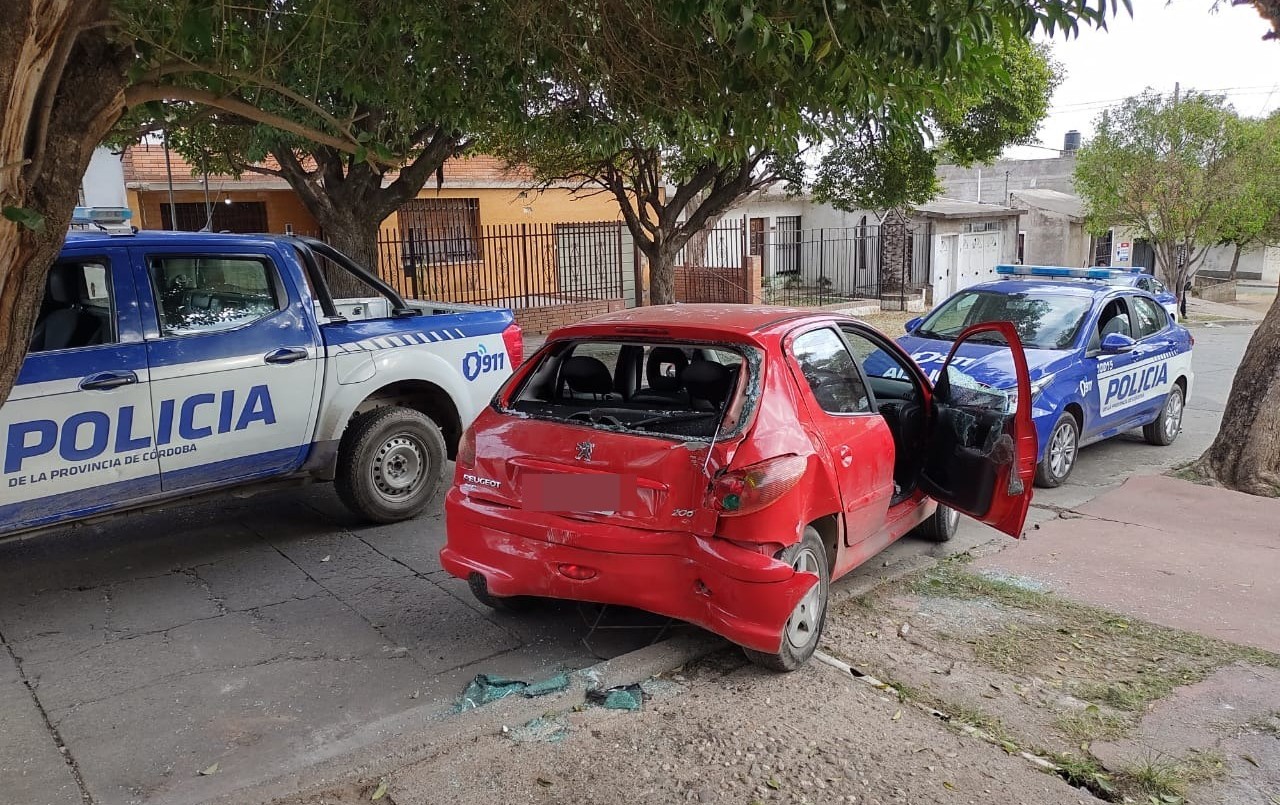 Robo a chofer de aplicación: dramática persecución policial y choque | Córdoba