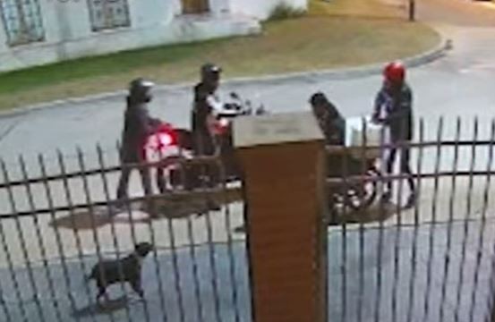 Asalto piraña: le robaron hasta el casco y la comida a un delivery | Córdoba