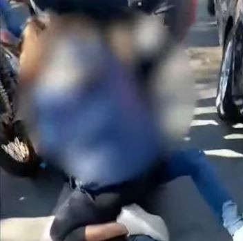 Vecinos de barrio Los Naranjos detuvieron un ladrón y lo escracharon | Córdoba