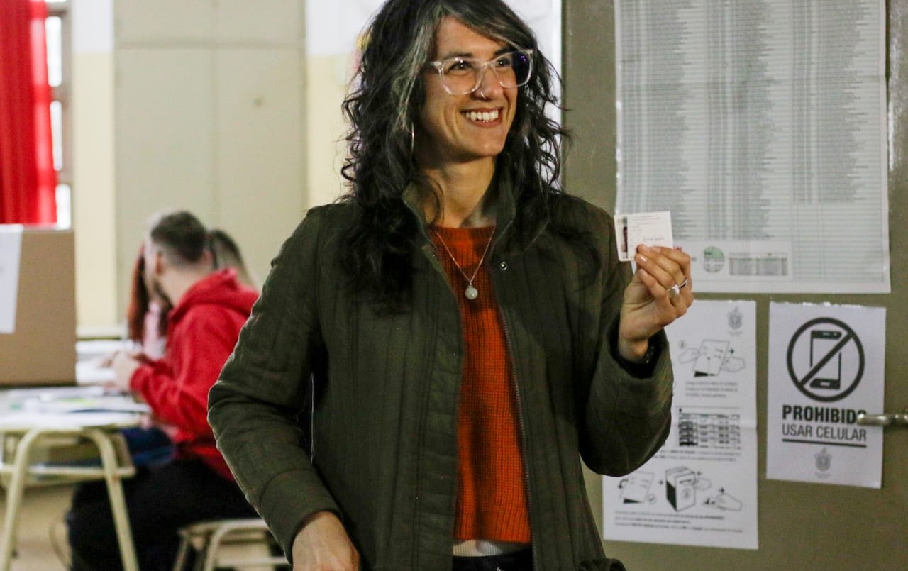 Laura Vilches, docente y candidata del FITU a la intendencia, votó alrededor de las 9 | Córdoba
