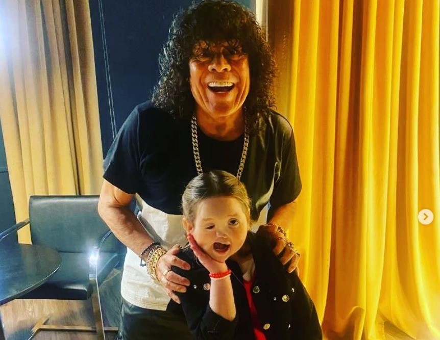 Video: la Mona Jiménez le cumplió el sueño a una pequeña fan y emocionó a todos | Córdoba