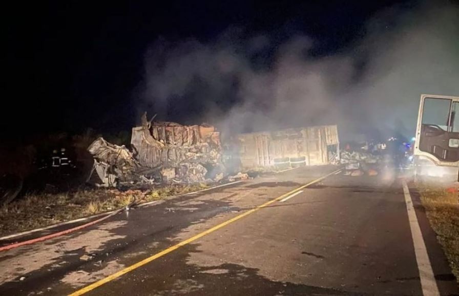 Choque frontal entre dos camiones en la ruta: murieron los conductores, uno de ellos adolescente | Actualidad