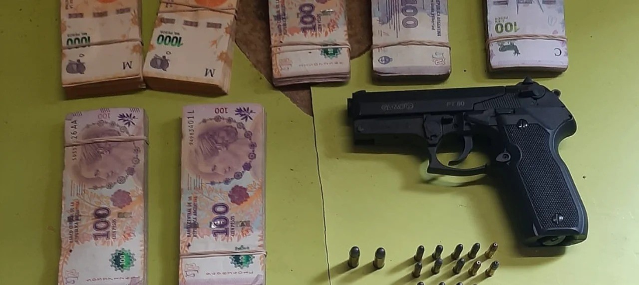 Allanamientos: Detienen a tres personas con dinero, armas y autos en distintos barrios de Córdoba | Córdoba