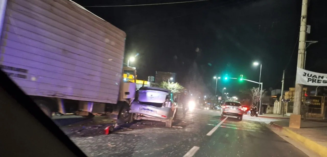 Cuatro vehículos colisionaron en avenida Colón | Córdoba