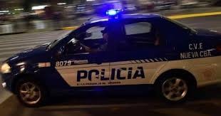 Barrio Acosta: manejaba una moto robada y eludiendo un control embistió a un policía | Córdoba