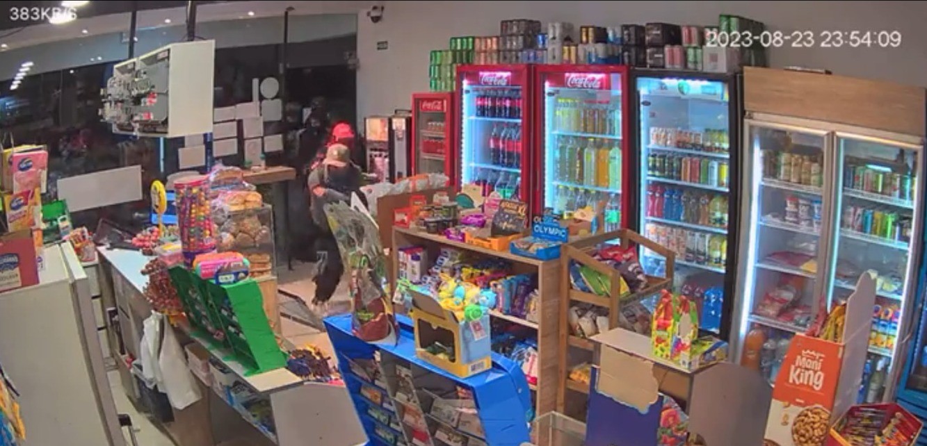 Video: salvaje robo piraña en un kiosco de Carlos Paz | Córdoba