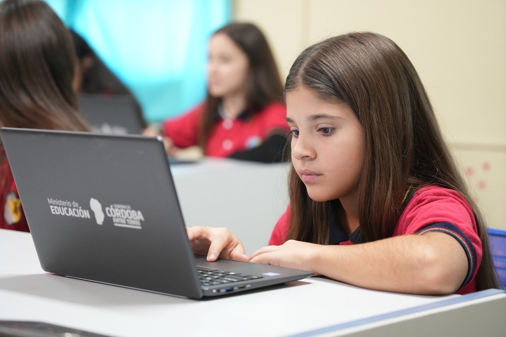Netbooks escolares: La Provincia avanza con la compra de 40,000 unidades | Córdoba