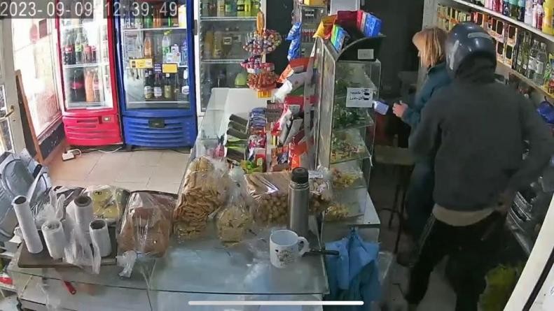 Video: así fue el violento asalto con amenaza en un kiosco de Alta Gracia | Córdoba