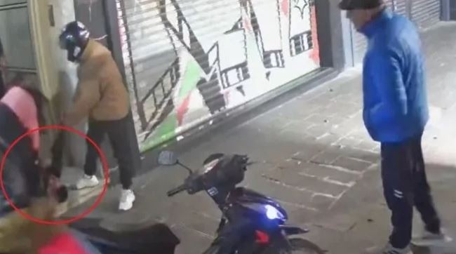 Video: intentó robar en un edificio y los vecinos casi lo linchan | Actualidad