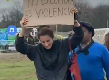 Video: echaron a rebencazos a proteccionistas durante una jineteada | Actualidad