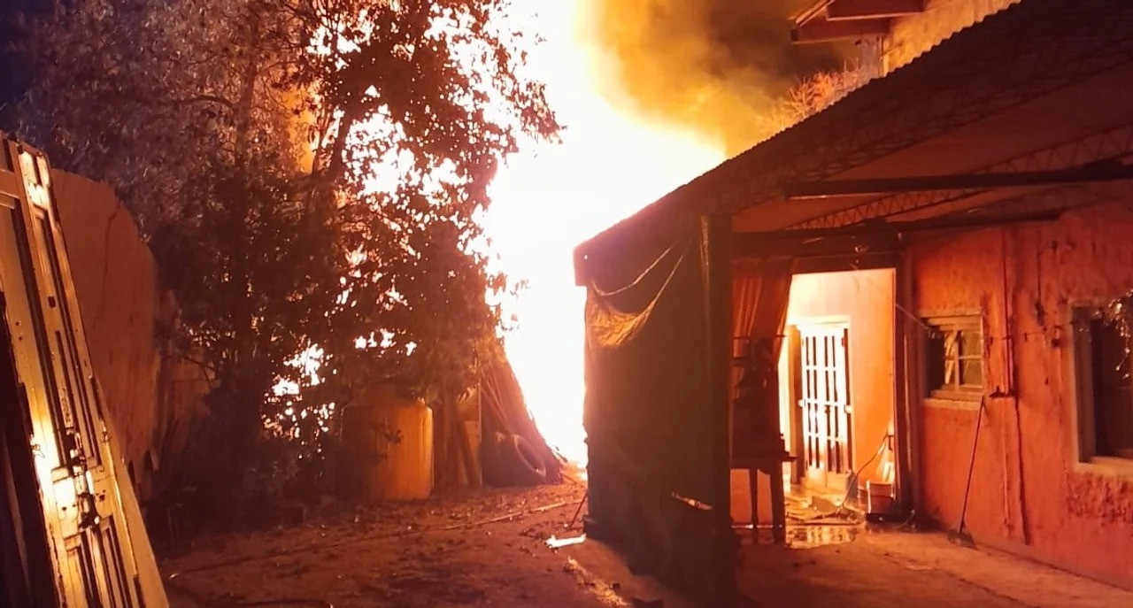 Video: se incendió una maderera en barrio El Cerrito | Córdoba