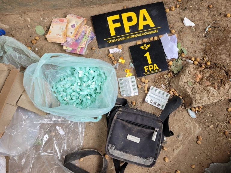 Detuvieron a tres individuos con más de 600 dósis de droga en barrio Villa Siburu | Córdoba