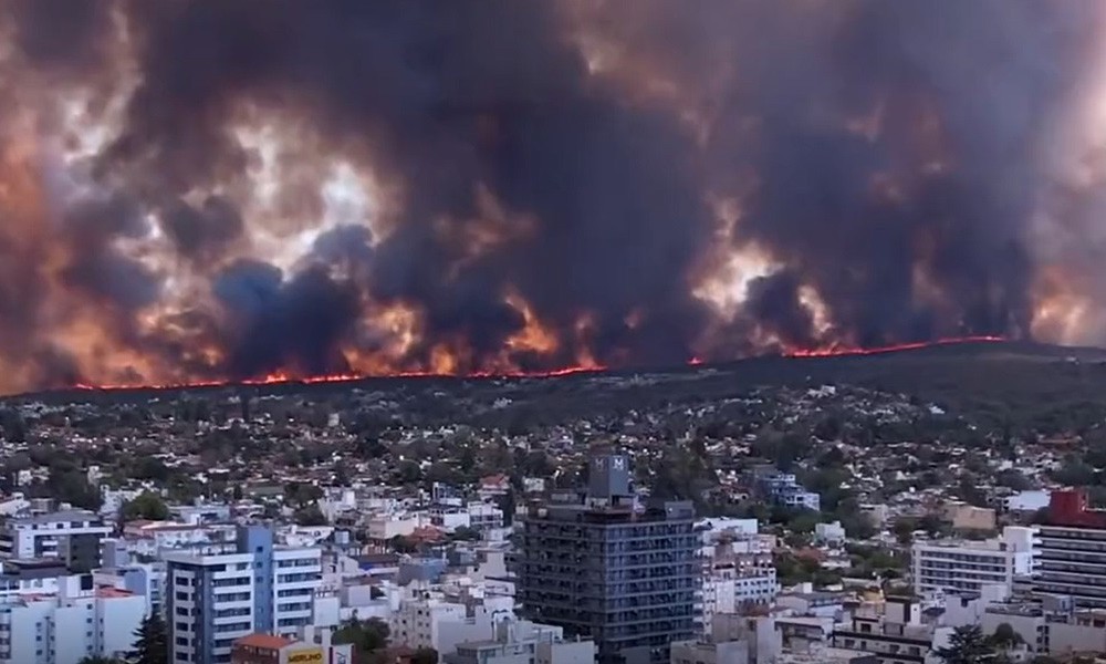 Impactantes videos: desesperación en Villa Carlos Paz por el avance de los incendios | Córdoba