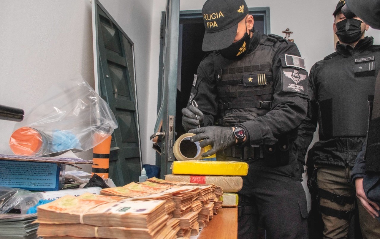 Durante seis allanamientos en Córdoba cerraron puntos de venta de drogas en tres barrios de la ciudad | Córdoba