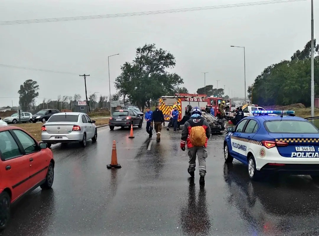 Caos por un accidente, vuelco y tránsito cortado en la ruta E-53 | Córdoba