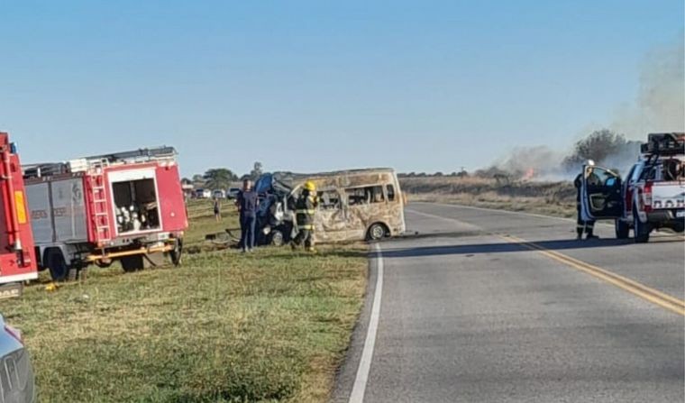Tragedia vial en Córdoba: choque frontal de una combi con futbolistas de Río Tercero | Córdoba