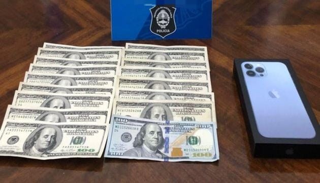 Un “arbolito” fue detenido con miles de dólares falsos en el centro de Córdoba | Córdoba