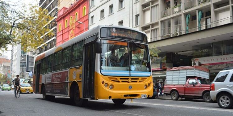 Empresarios del Transporte Automotor de pasajeros ofrecen aumento en medio de anuncio de paro de Interurbanos en Córdoba | Córdoba