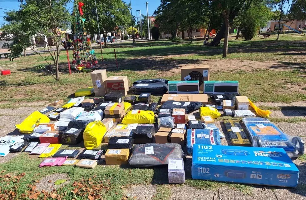 Un delincuente le robó la camioneta a un repartidor y se llevó más de 80 paquetes | Córdoba