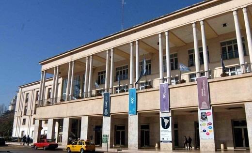 La Ley ómnibus abre la puerta al arancelamiento en universidades nacionales para extranjeros sin residencia permanente | Actualidad