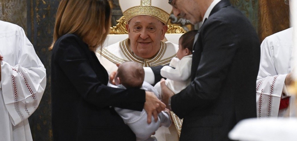 El Papa pidió que se prohíba la maternidad subrogada: "Ofende gravemente la dignidad de la mujer y el niño" | Actualidad