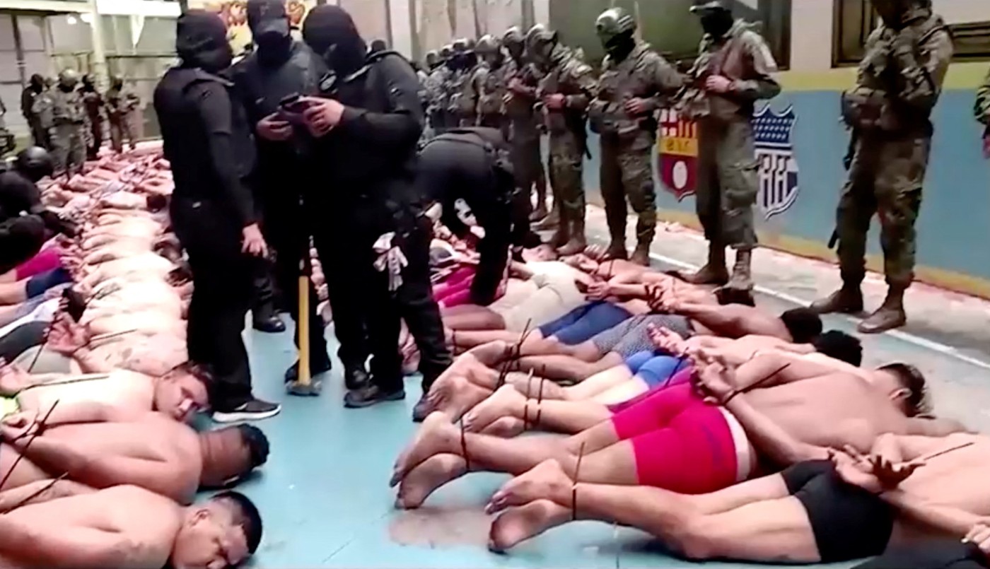 Violencia en Ecuador: aún hay más de 130 policías secuestrados por presos en cinco cárceles | Actualidad