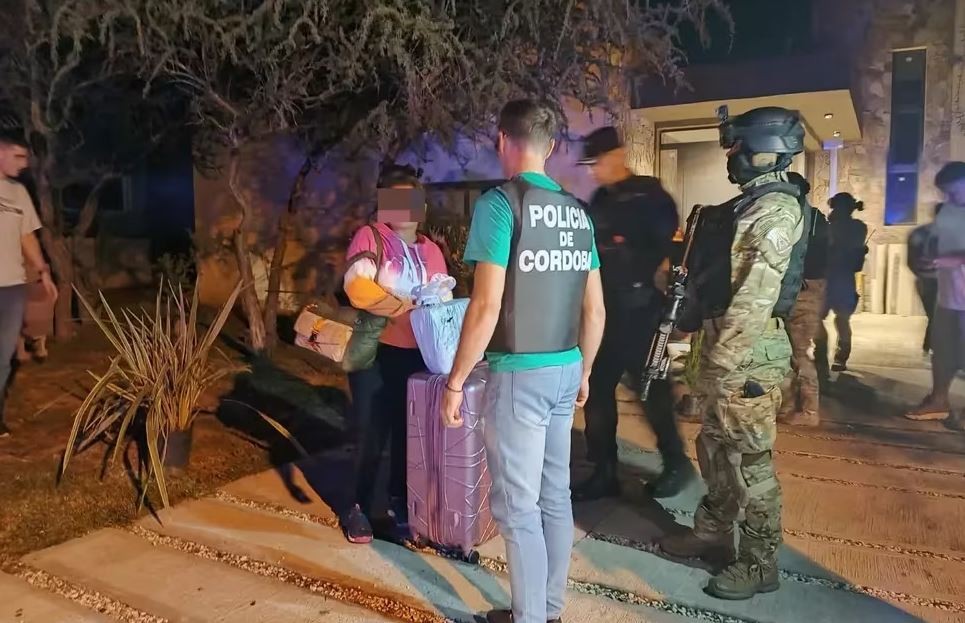 Detuvieron a familiares del narco prófugo "Fito" Macías en Córdoba | Córdoba