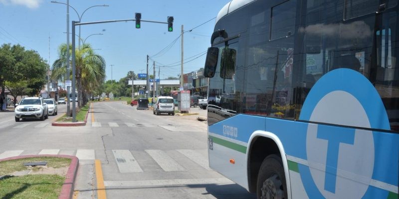 Socavón en Av. Vélez Sársfield: se normaliza el transporte en la avenida pasando Cruz Roja | Córdoba
