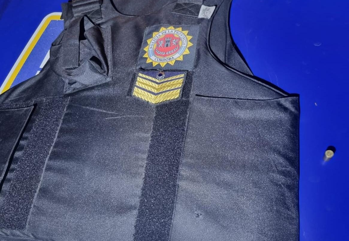 Córdoba: balearon a un policía y el chaleco le salvó la vida | Actualidad