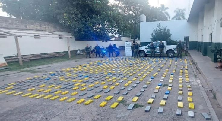 Jujuy: quisieron eludir un control con un camión y les encontraron 628 kilos de cocaína en la cama cucheta | Actualidad