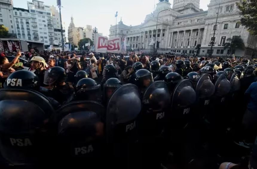 ATA y ARPA repudiaron la violencia contra trabajadores en las inmediaciones del Congreso | Actualidad