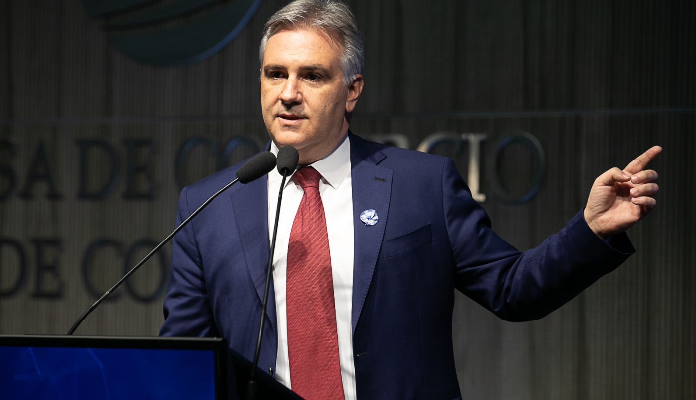 Llaryora le baja el tono a los cruces con Milei | Córdoba