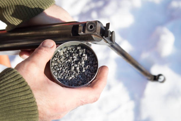 Manipulaba un rifle de aire comprimido, hirió en la cabeza a su hija de un año y fue detenido | Córdoba