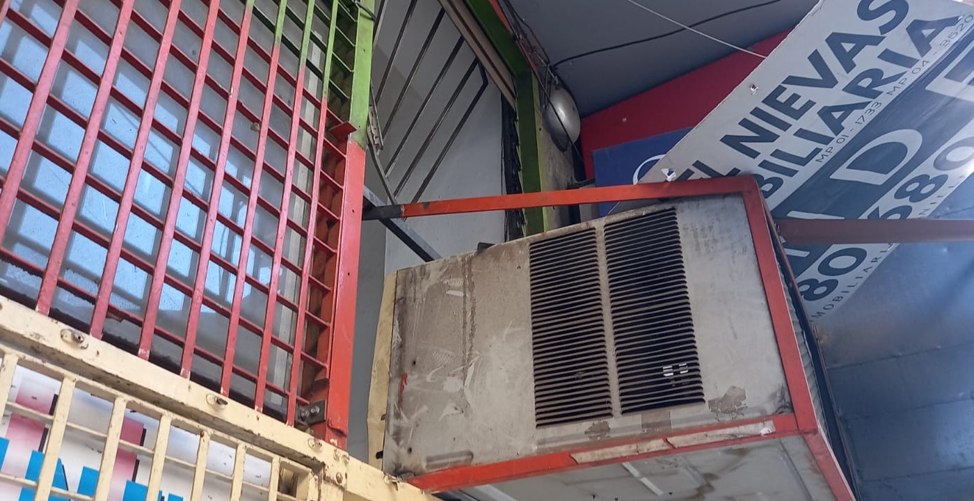 Intento de robo fallido en joyería: Ladrones hicieron un boquete | Córdoba