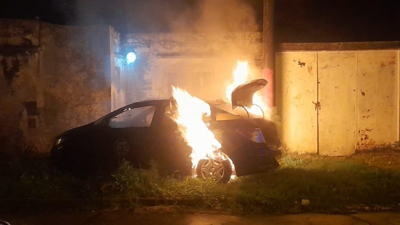 Rosario: incendiaron otro taxi, a pocos cuadras del crimen de Diego Celentano | Actualidad