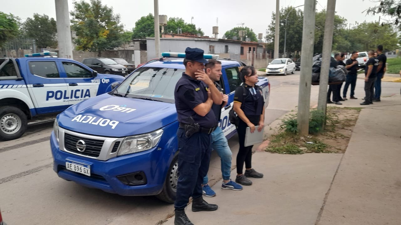 Allanamientos en 𝗕º Ciudad Evita: tres detenidos por distintos delitos | Córdoba