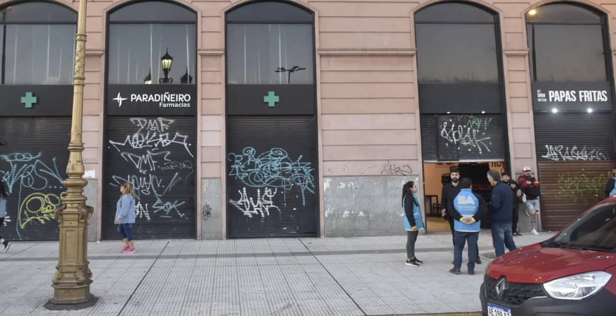 El Gobierno de la Ciudad desalojó a más de 200 manteros en Constitución | Actualidad